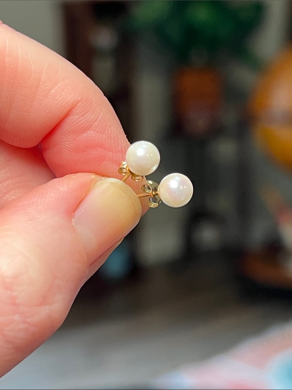 Vintage 14k Solid Yellow Gold White Pearl Stud Earrings